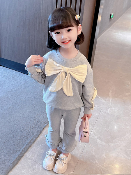 Dviejų dalių sportinis komplektas mergaitėms su kaspinu ir garbanomis