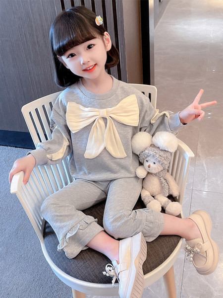 Dviejų dalių sportinis komplektas mergaitėms su kaspinu ir garbanomis