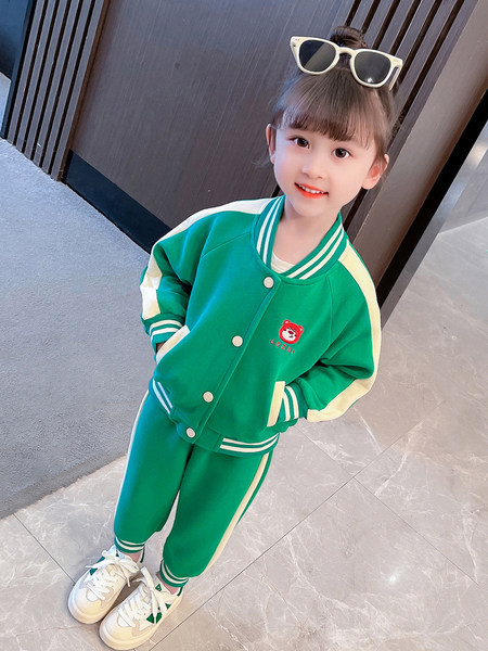 Set sport din doua piese cu broderie si nasturi