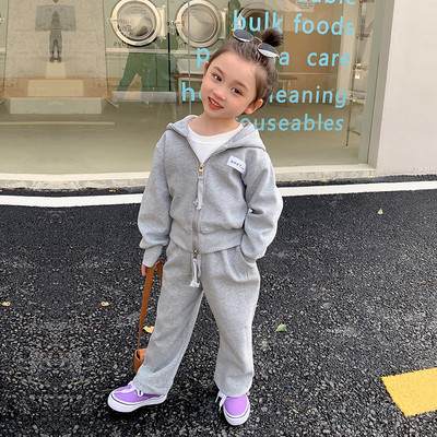 Dvodijelni sportski set s kapuljačom i vezicama