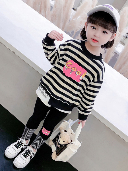 Dviejų dalių antblauzdžių ir palaidinės komplektas su užrašu