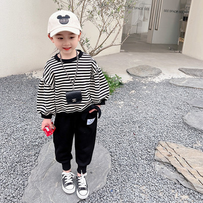 Ležerni dvodijelni komplet - prugaste hlače i bluza za djevojčice