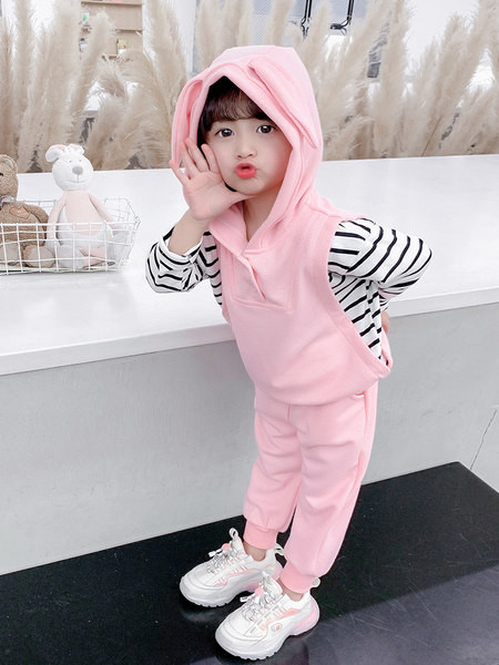 Set copii pentru fete, model curat cu nasturi si urechi