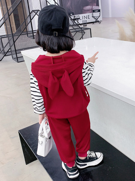 Set copii pentru fete, model curat cu nasturi si urechi