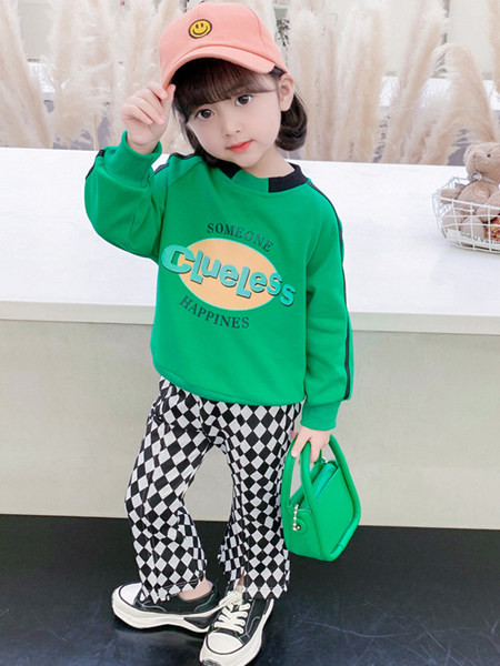 Dviejų dalių komplektas su palaidine ovaliu kaklu ir plačiomis kojelėmis