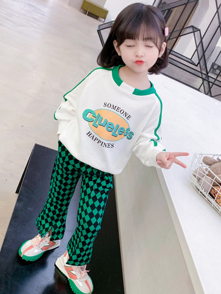 Dviejų dalių komplektas su palaidine ovaliu kaklu ir plačiomis kojelėmis