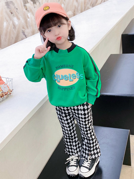 Dviejų dalių komplektas su palaidine ovaliu kaklu ir plačiomis kojelėmis