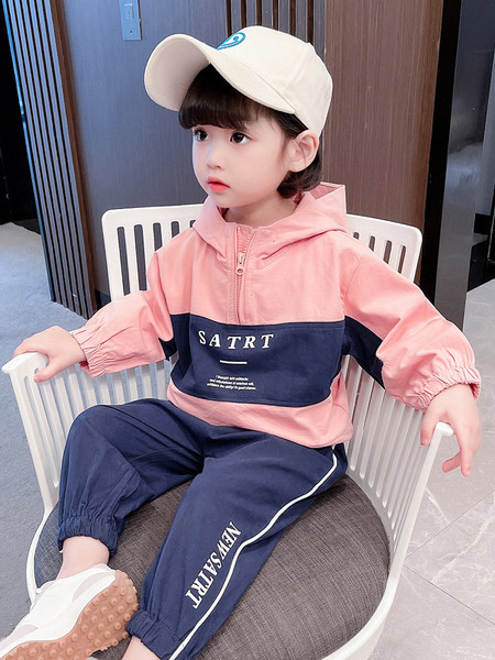 Sportinis vaikiškas rinkinys su užtrauktuku ir gobtuvu