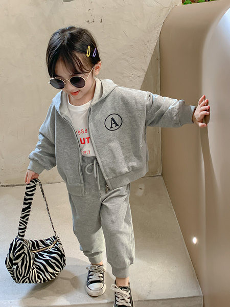 Set sport model nou pentru fete cu inscriptie