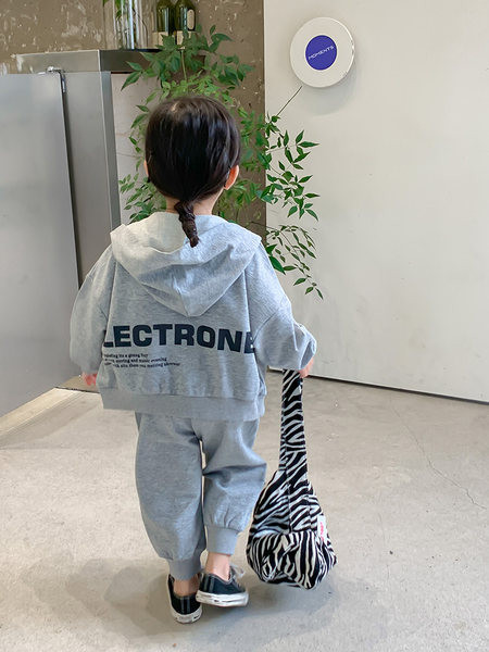 Set sport model nou pentru fete cu inscriptie