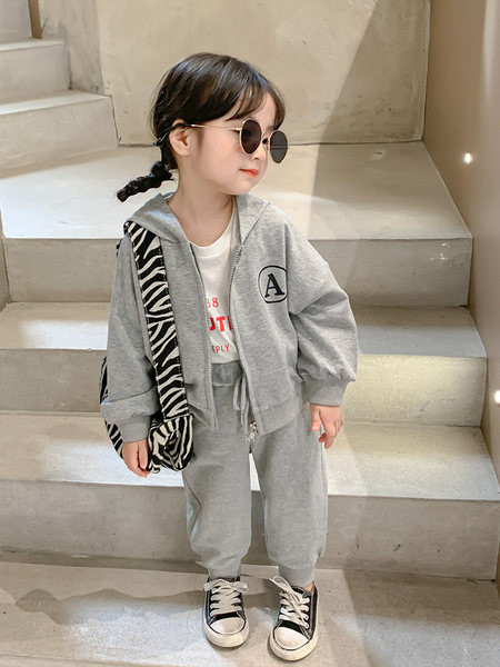 Set sport model nou pentru fete cu inscriptie