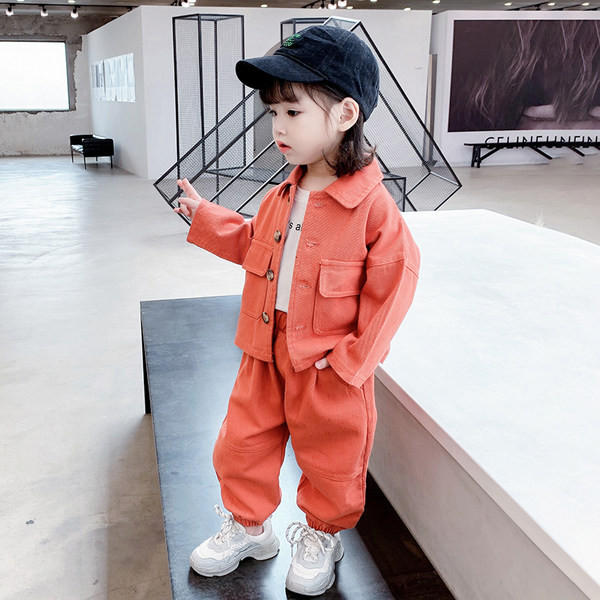 Set nou de toamnă din două piese cu design curat, cu buzunare și nasturi