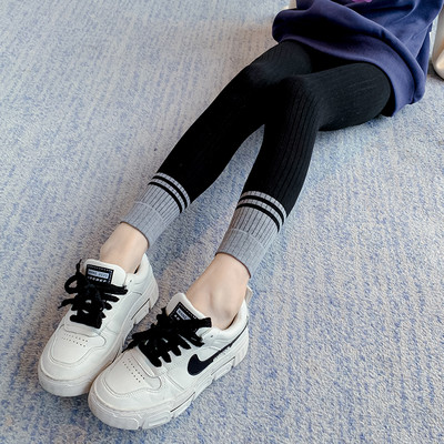 Dviejų spalvų prigludę vaikiški antblauzdžiai