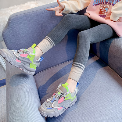 Dviejų spalvų prigludę vaikiški antblauzdžiai