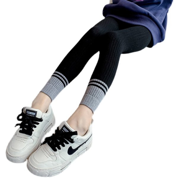 Dviejų spalvų prigludę vaikiški antblauzdžiai