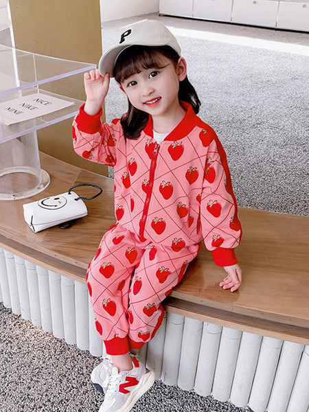 Vaikiškas dviejų dalių megztinis ir kelnės su braškėmis