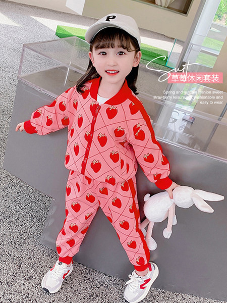 Vaikiškas dviejų dalių megztinis ir kelnės su braškėmis