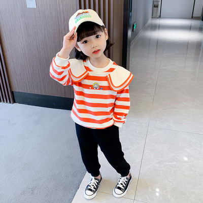 Dviejų dalių mergaičių palaidinė su aplikacijomis ir apačioje su kišene