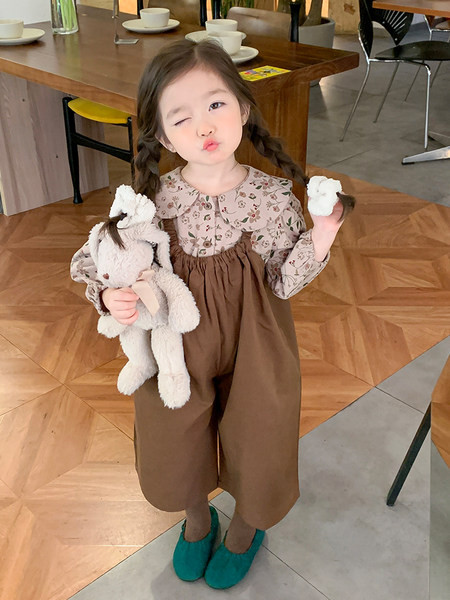 Set salopeta si camasa cu imprimeu floral pentru fete