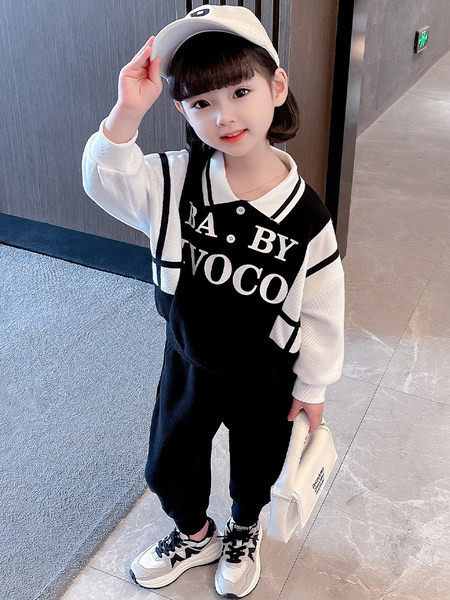 Set sport de pantaloni și bluză cu inscripție pentru fete