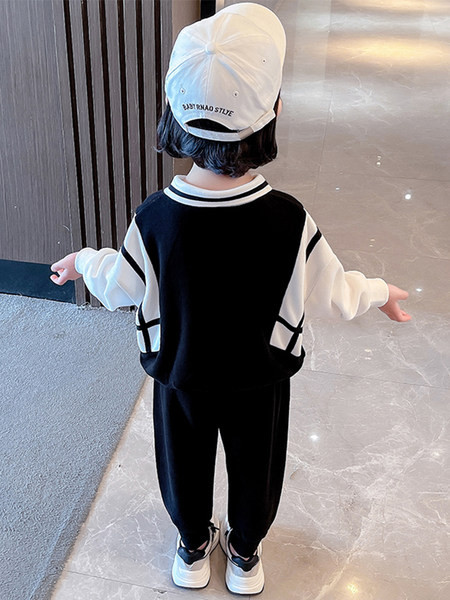 Set sport de pantaloni și bluză cu inscripție pentru fete