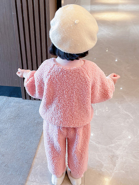 Zimski dvodijelni komplet hlača i bluze s aplikacijama za djevojčice