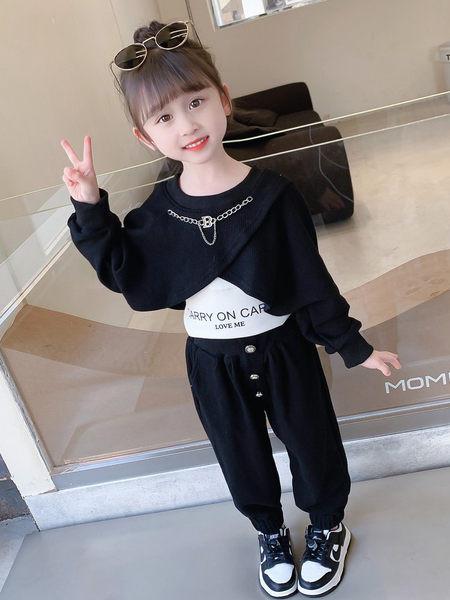 Šviesių ir tamsių spalvų sportinis komplektas mergaitėms