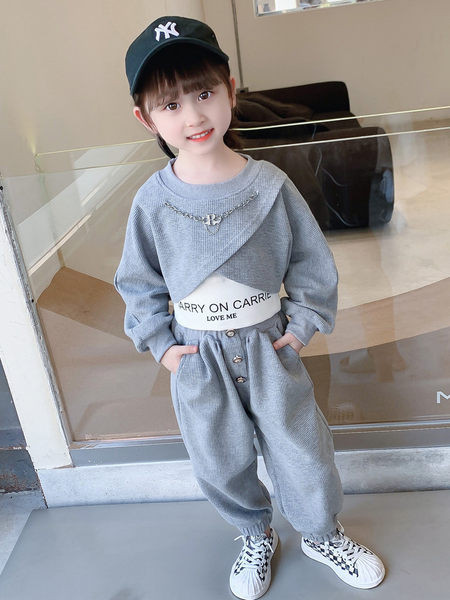 Šviesių ir tamsių spalvų sportinis komplektas mergaitėms