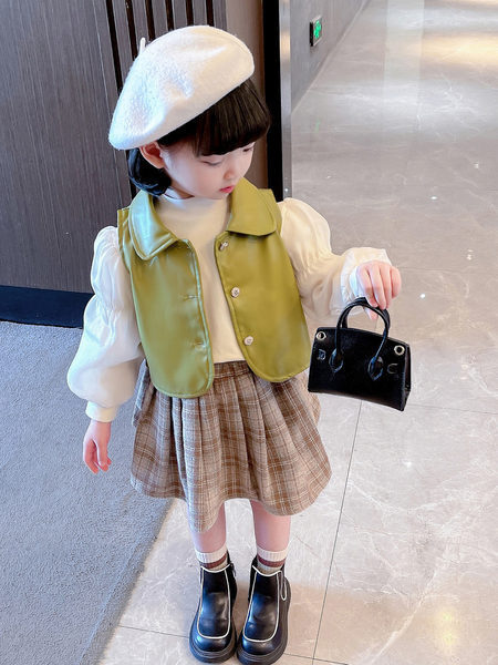 Novi model dječjeg kompleta u dvije boje