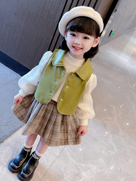 Novi model dječjeg kompleta u dvije boje