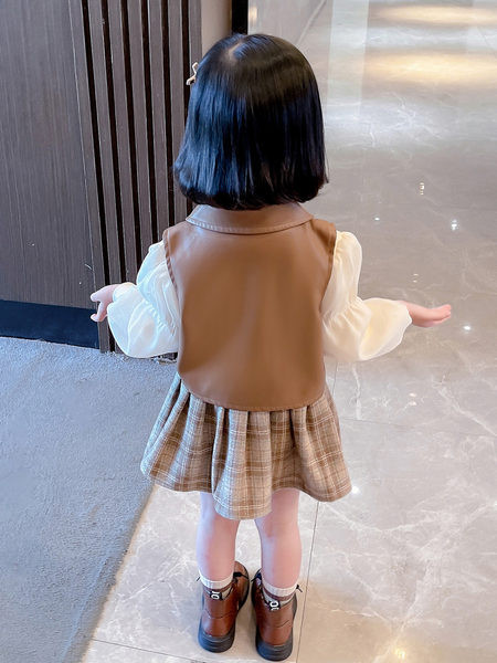 Novi model dječjeg kompleta u dvije boje