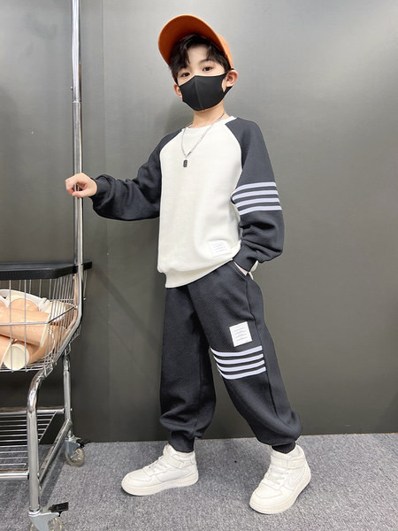 Set sport pentru copii de pantaloni si bluza pentru baieti