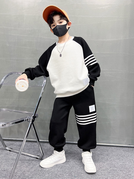 Set sport pentru copii de pantaloni si bluza pentru baieti