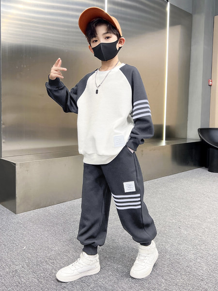 Set sport pentru copii de pantaloni si bluza pentru baieti