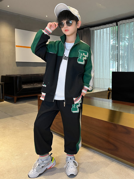 Set de două piese sport nou pentru băieți