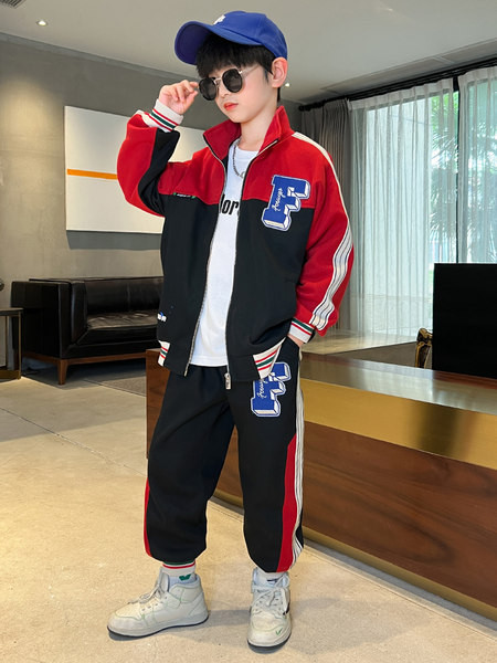 Set de două piese sport nou pentru băieți