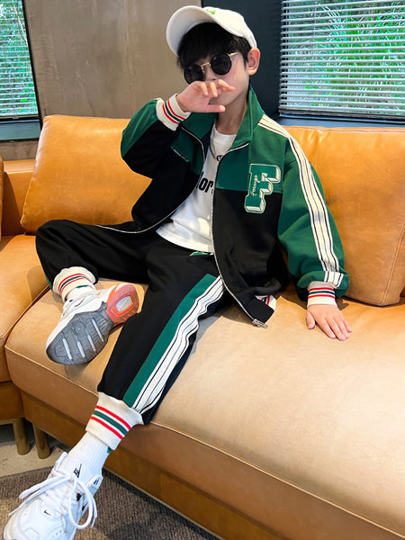 Set de două piese sport nou pentru băieți