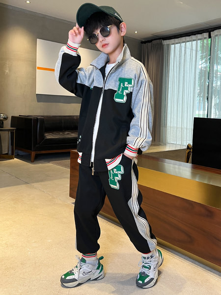 Set de două piese sport nou pentru băieți