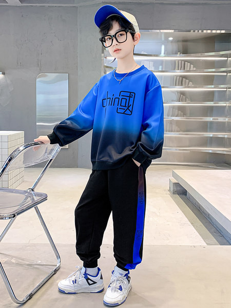 Set sport din doua piese in culori irizate pentru baieti