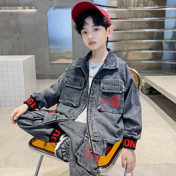 Vaikiškas dviejų dalių džinsų rinkinys berniukams su raštu ir kišene