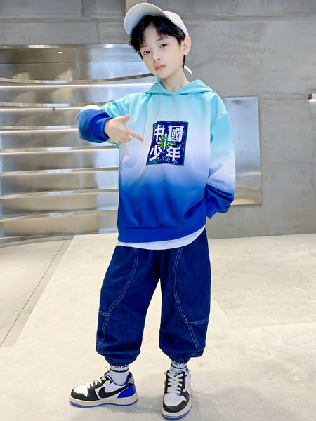 Vabaaja pükste ja pluusi komplekt poistele