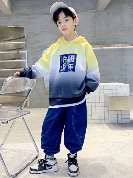 Vabaaja pükste ja pluusi komplekt poistele