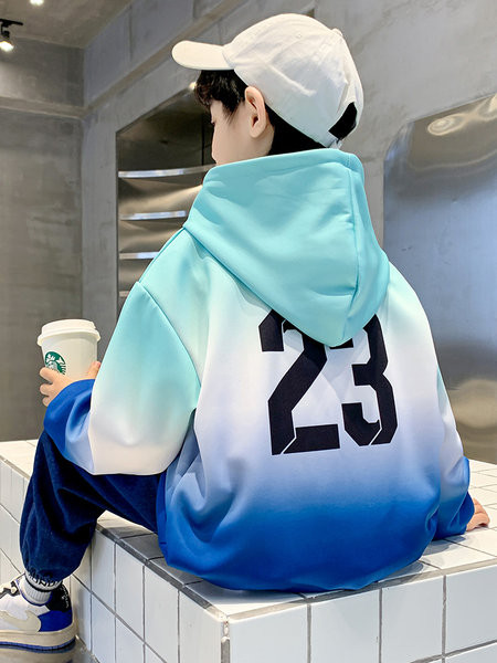 Vabaaja pükste ja pluusi komplekt poistele