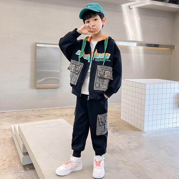 Set copii cu buzunare si gluga pentru baieti