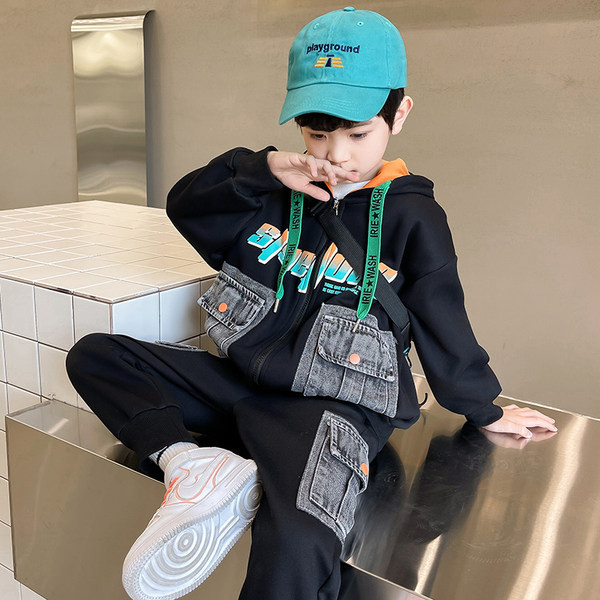 Set copii cu buzunare si gluga pentru baieti