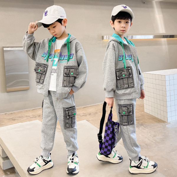 Set copii cu buzunare si gluga pentru baieti