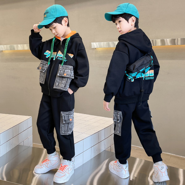 Set copii cu buzunare si gluga pentru baieti