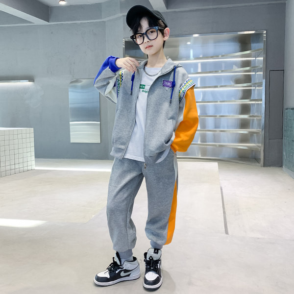 Dječji set s kapuljačom i vezicama