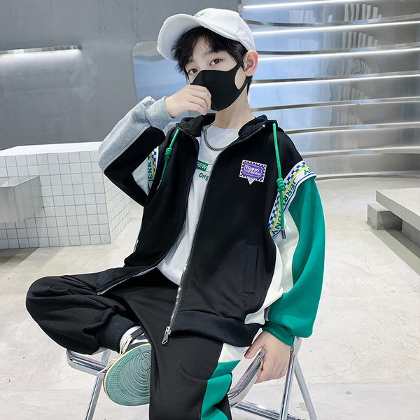 Dječji set s kapuljačom i vezicama