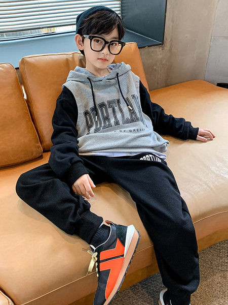 Set casual din doua piese, cu gluga si buzunar